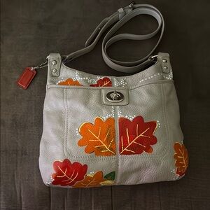 GUC-COACH Gray Leather Shoulder Bag with Leaf Design